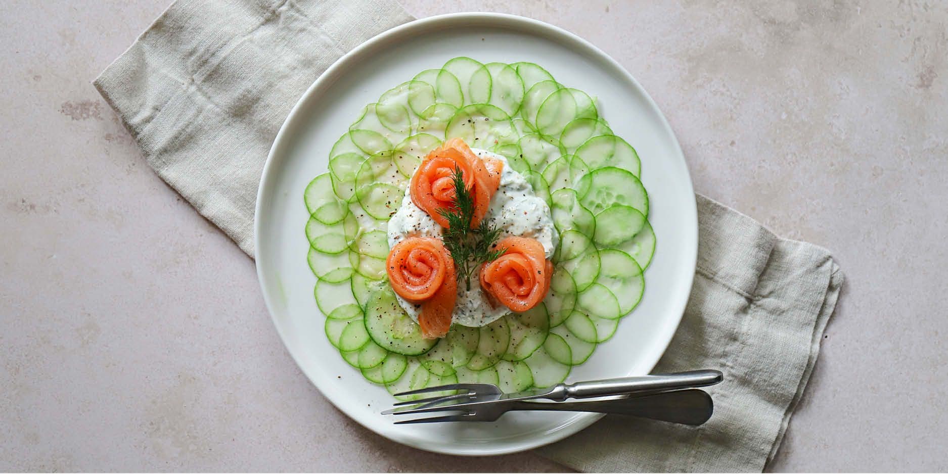 Gurken-Carpaccio mit Räucherlachs