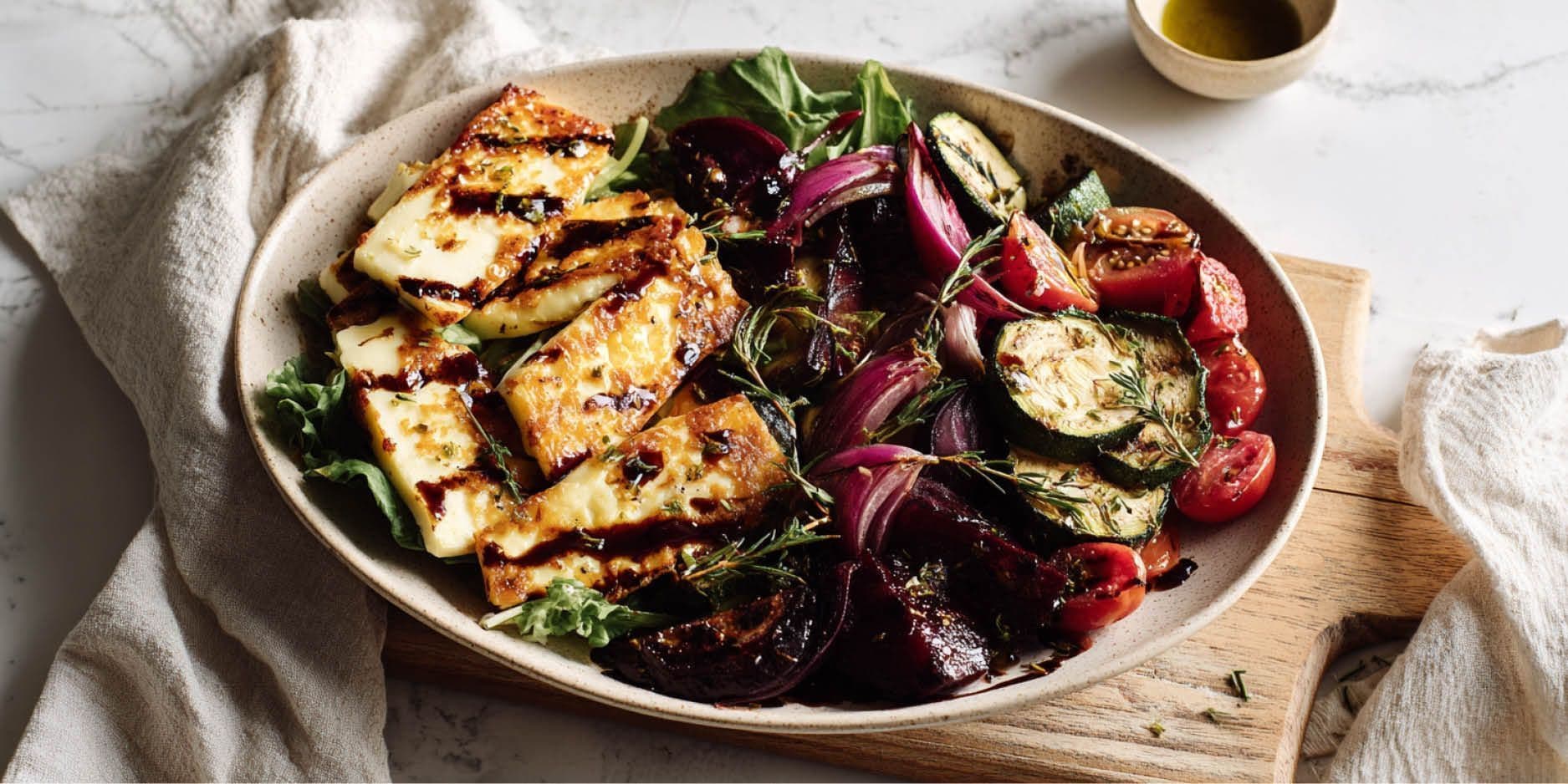 Insalata di verdure grigliate con halloumi