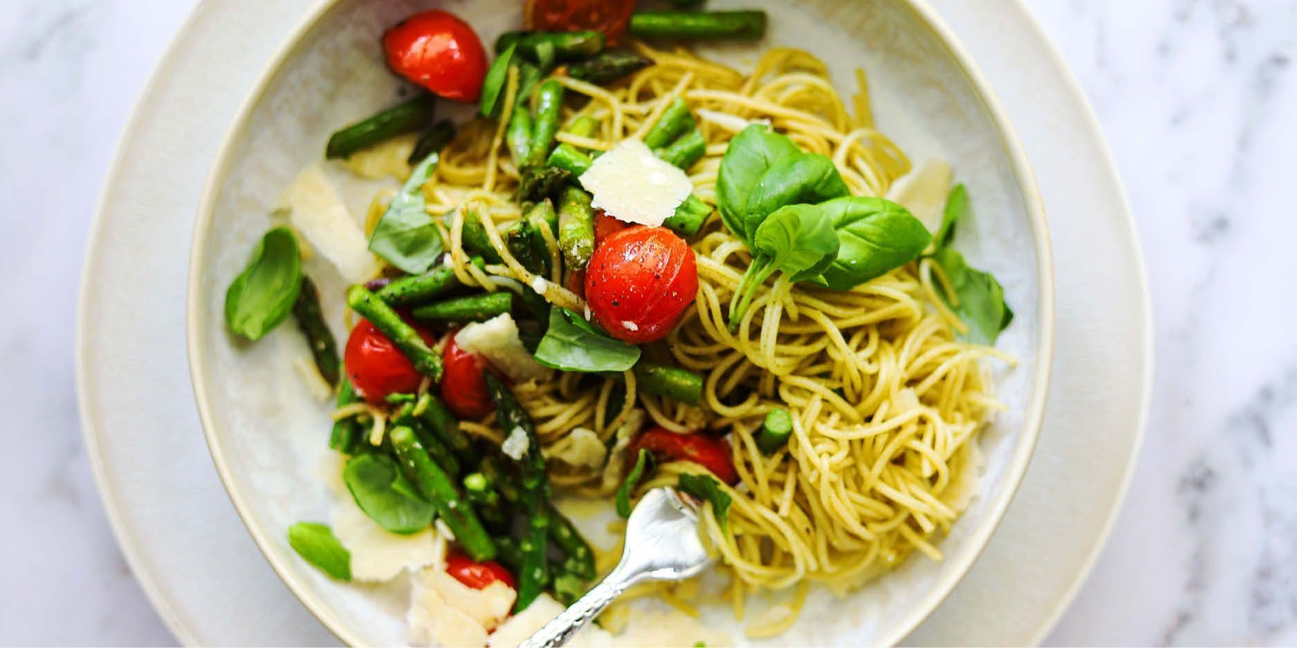 Pasta mit Spargeln und Cherrytomaten