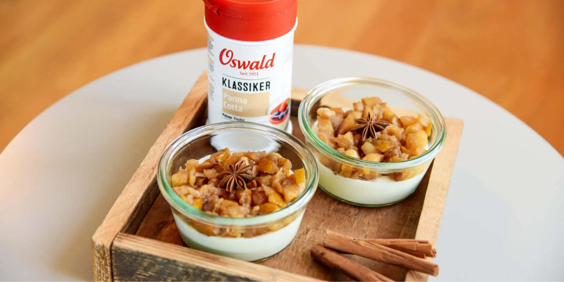 Panna cotta avec compote de pommes