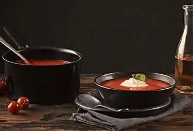 Soupe de tomates à la crème au basilic