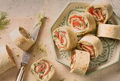 Bouchées de tortilla au saumon et dip de tzatziki